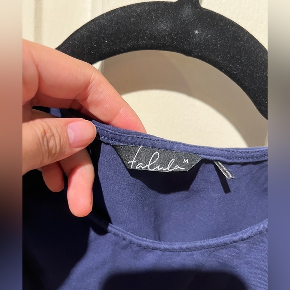 ARITZIA SLEEVELESS NAVY TANK - Picture 3 of 3